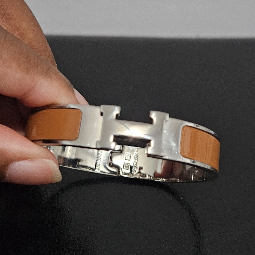 Sale: Women's "Hermes" Clic Bracelet - Picture 6 of 8